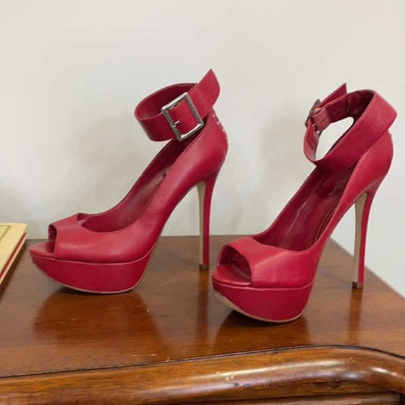 HOT! bebe Talin lace-back red peep-toe pumps sz 8 - Picture 2 of 9